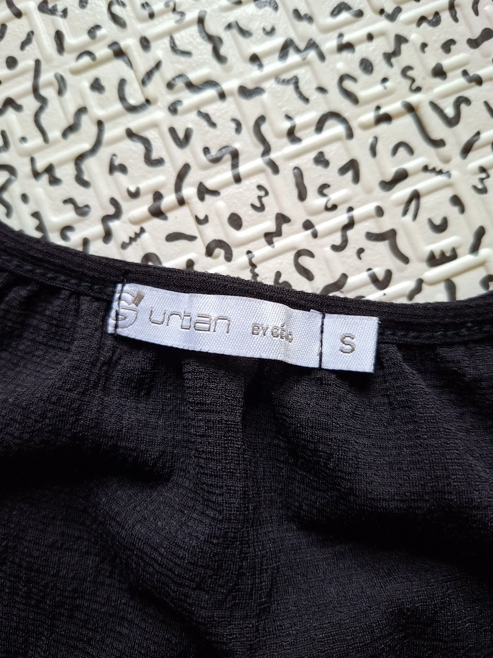 Blouse noire Urban by Gémo S épaules dénudées manches évasées fluide bohème femme – photo 5